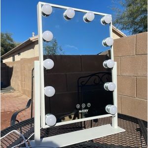 Vanity makeup mirror with large bulbs (usb plug in)